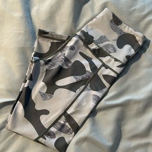 Capri length leggings with pockets